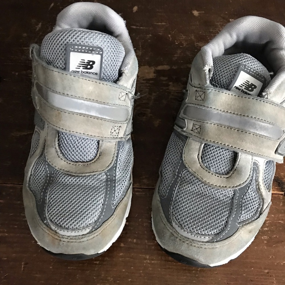 Kid new balance sneakers sz 1